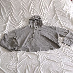 Le Lis Cropped Gray Pullover Hoodie Size Large